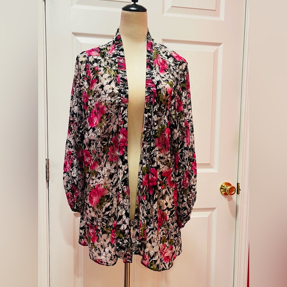 Jessica Howard Pink and Black Floral Kimono